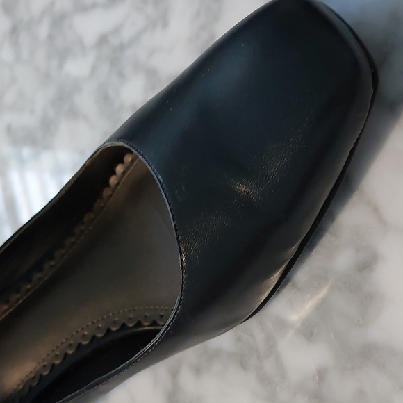 Naturalizer heels in Dark Grey - Picture 9 of 11